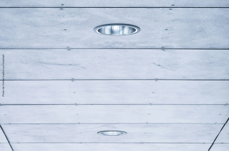 Plafond suspendu_photo -de-ondrej-supitar-unsplash