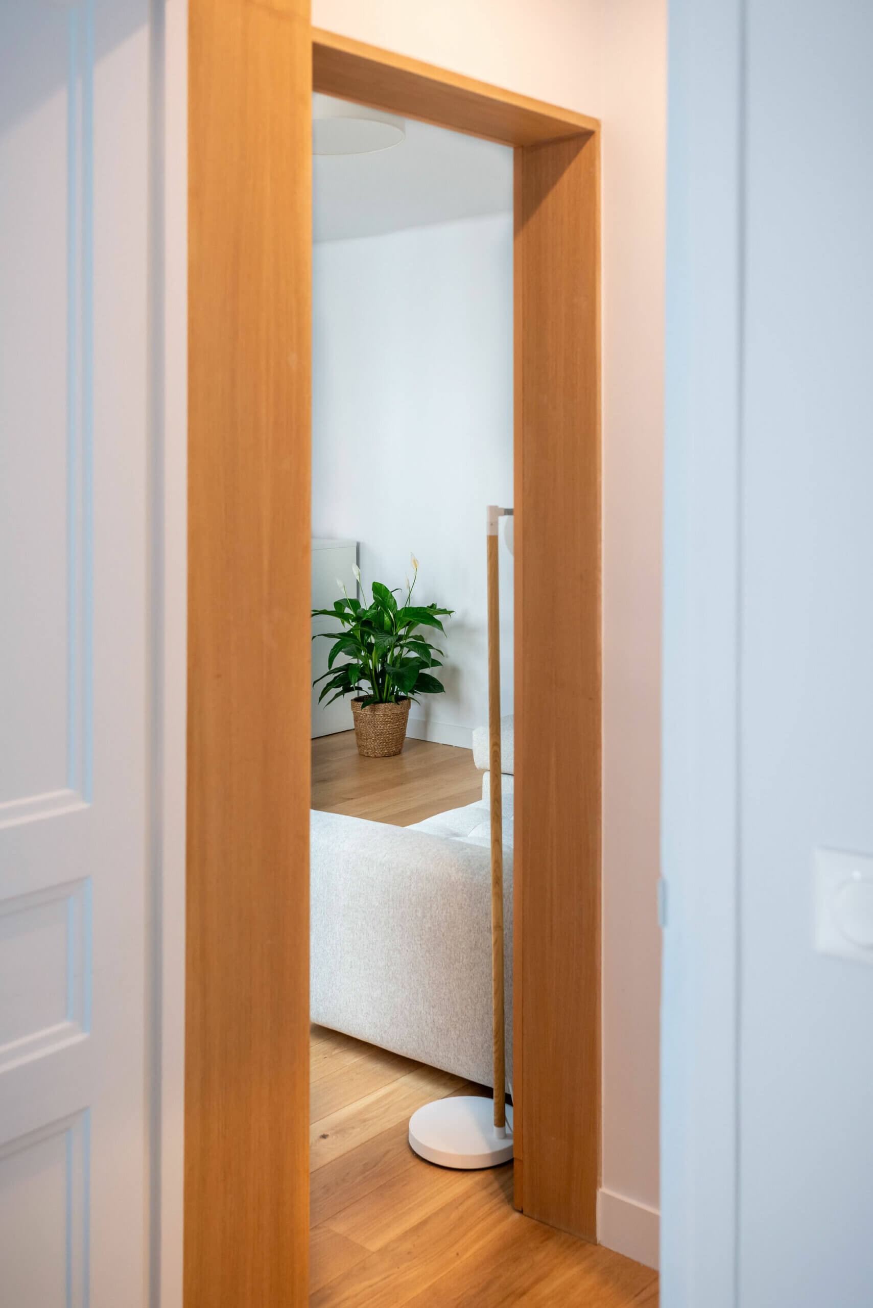 Projet rénovation Faubourg Paris_porte Équipe KASQ - entreprise de rénovation à Paris